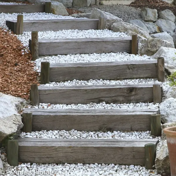 escalier extérieur en traverse paysagère