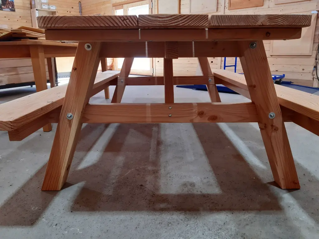 table douglas pietement