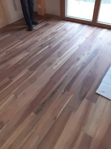 Parquet Noyer massif ( par m2)  